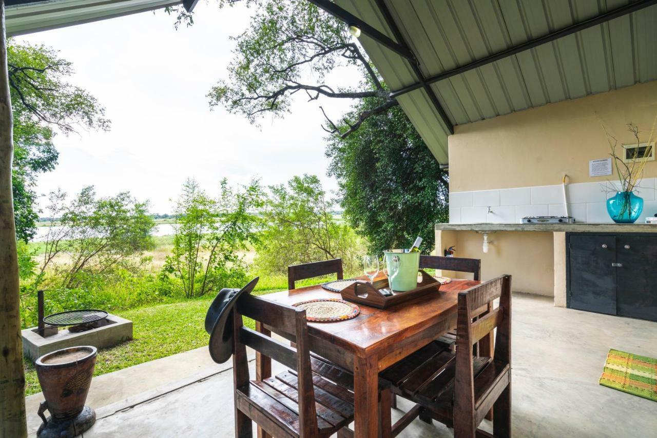 Caprivi Mutoya Lodge And Campsite カティマ・ムリロ エクステリア 写真